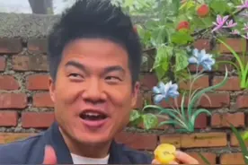 母亲节前夕，董宇辉连发3个视频，讲述他与母亲的故事，让人感动图片