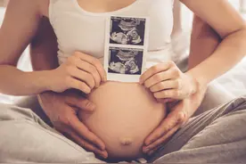 错过最佳生育年龄的女性，找年轻伴侣生育小孩更符合优生优育图片