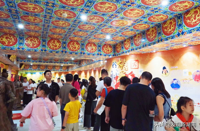 月满丽都人潮沸！万家丽中秋 “圈粉” 全球游客！
