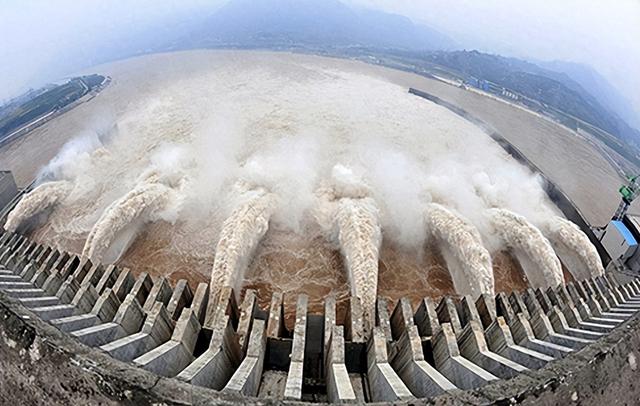 比肩3个三峡，中国开建下游水电站，印度拉闸断流，莫迪拒绝让步