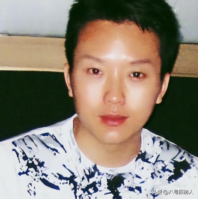 善恶终有报！47岁“跌落神坛”的李玉刚	，终是活成了“跳梁小丑”