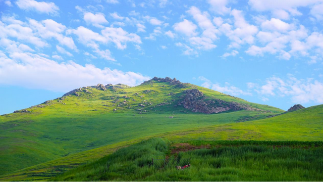四子王旗笔架山：草原深处的自然奇观