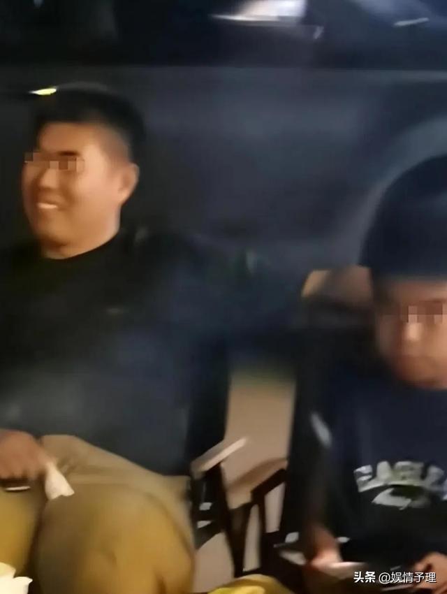 亲爹把儿子扔新疆国道上，妈妈烈日徒步1.5公里寻找，后续很寒心
