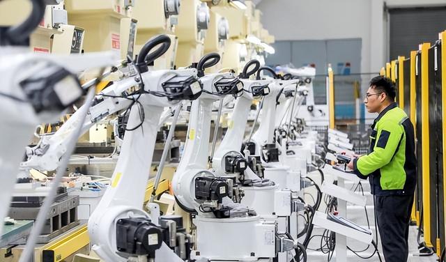 港媒：美国开始急了？多家科技巨头联手呼吁，直指中国机器人产业