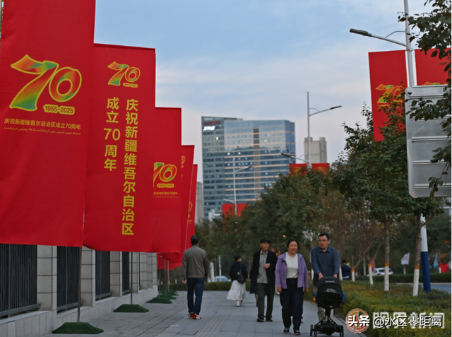 乌鲁木齐市水磨沟区——氛围感拉满！水磨沟区大街小巷绽放最美“中国红”