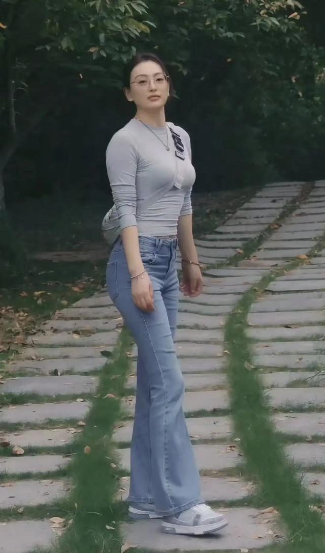 她这大体格真绝了,目测身高180,这才是无数人心中的女神形象