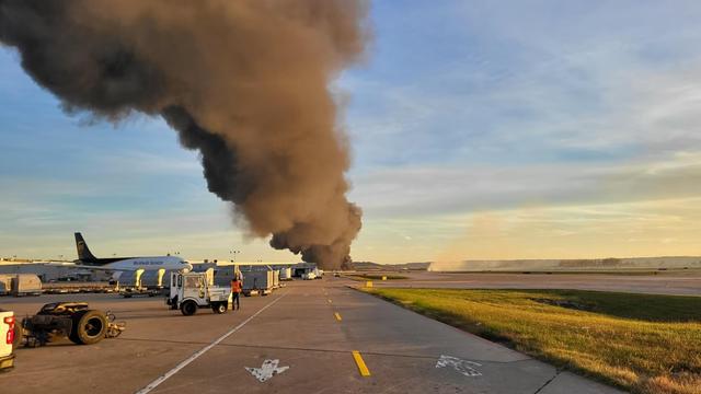 政府关门35天终于酿成大祸？一架波音飞机撞向大楼，现场惨烈