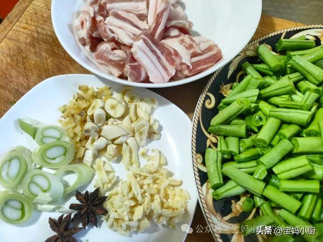 把面条往豆角里一放，15分钟就是快手饭，简单省事味道香