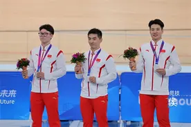 新亚运·人物丨自行车赛场，不吐不是真汉子！崇明健儿周瑜从乡村骑向亚运图片