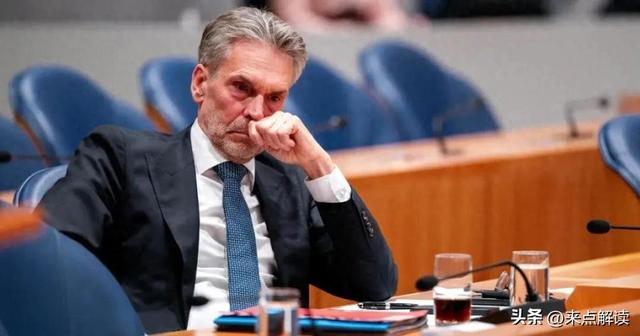 欠中企10亿！荷兰对华工厂断供，报应来了，荷兰首相要被赶下台了