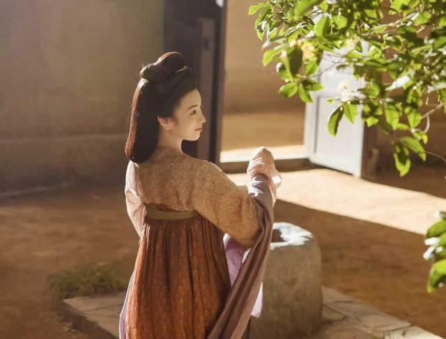 杨幂代露娃演出不同风格的李善德妻子