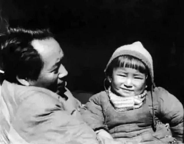 74年，李讷带着娃到北京看望父亲，主席流泪道：娃娃不能离开我了