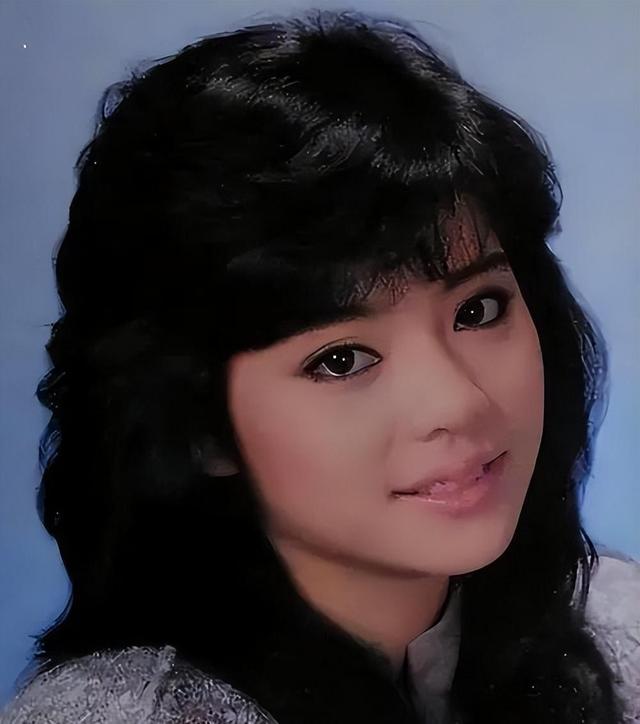 被畸形母爱毁掉的星二代，母乳12年，同床15年，荒唐的事不止于此