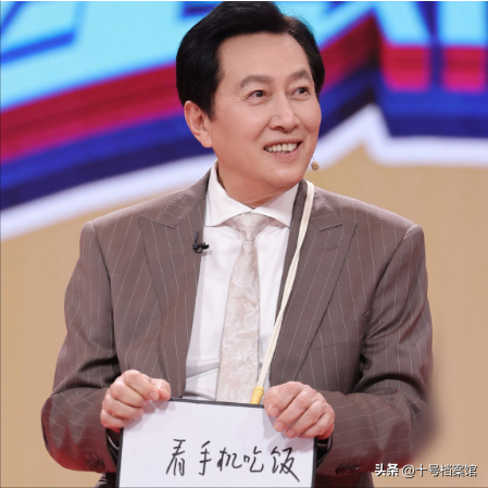 唐国强的“糟心事”，两个儿子都残疾，难怪73岁还得到处卖老脸