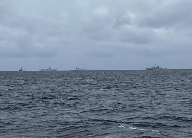 6国已派兵过南海，菲防长警告中国别出手，中方当场水炮回击