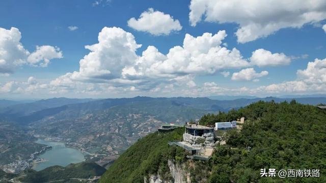 不到两小时，打卡10元人民币背景图案取景地