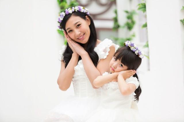 花童入场先给新郎打个样：一场温馨而难忘的婚礼仪式