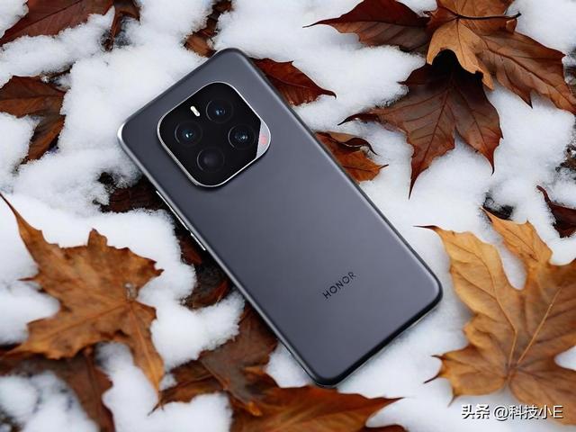 16GB+512GB，10月可“闭眼入手”的荣耀手机，跑分340万+7200mAH