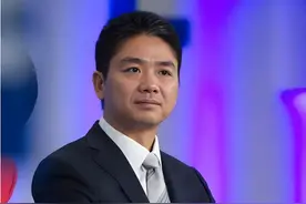 李嘉诚还在担心港口能否成交时，刘强东仅凭一句话就实现口碑暴增图片