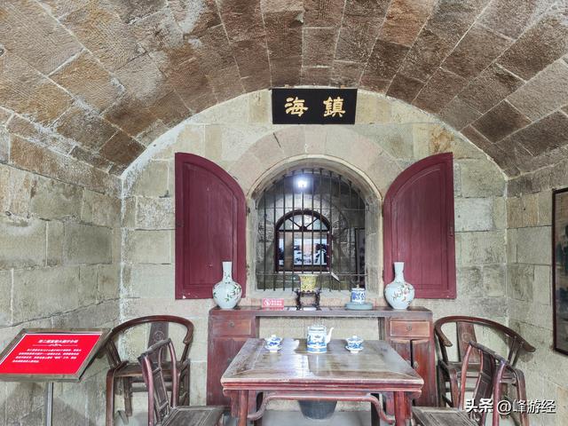 搭乘17路双层巴士来到美丽的栈桥，东炮台上看清末烟台的海防要塞