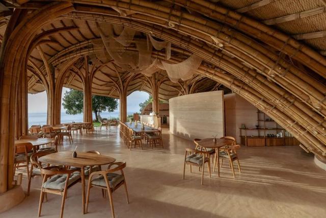 巴厘岛度假村上新！以魔鬼鱼为灵感的竹构建筑漂浮海天之间