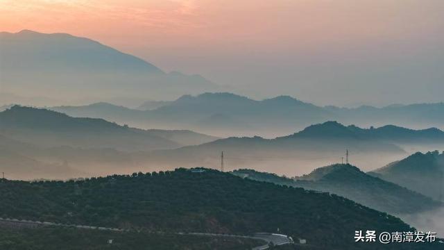 南漳：云雾缭绕 橘乡宛如仙境