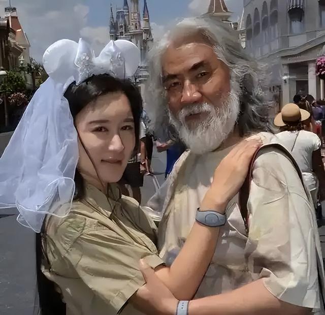 张纪中也没想到，为自己连生3胎的杜星霖，狐狸尾巴终究藏不住了