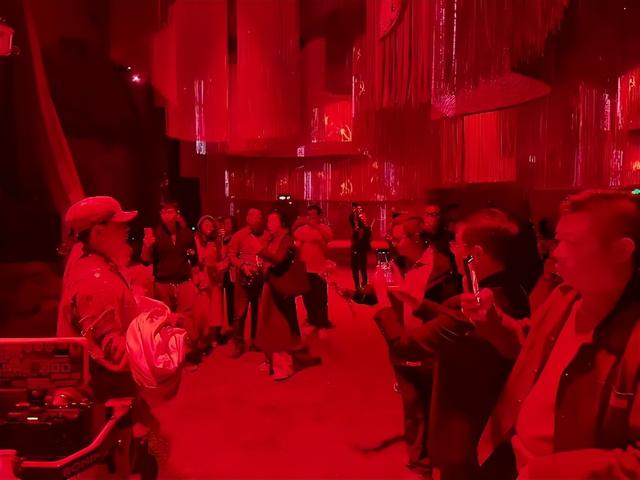 行浸式体验重温长征壮歌！ 中国式现代化的万千气象——网络名人贵州行活动探访贵州红飘带