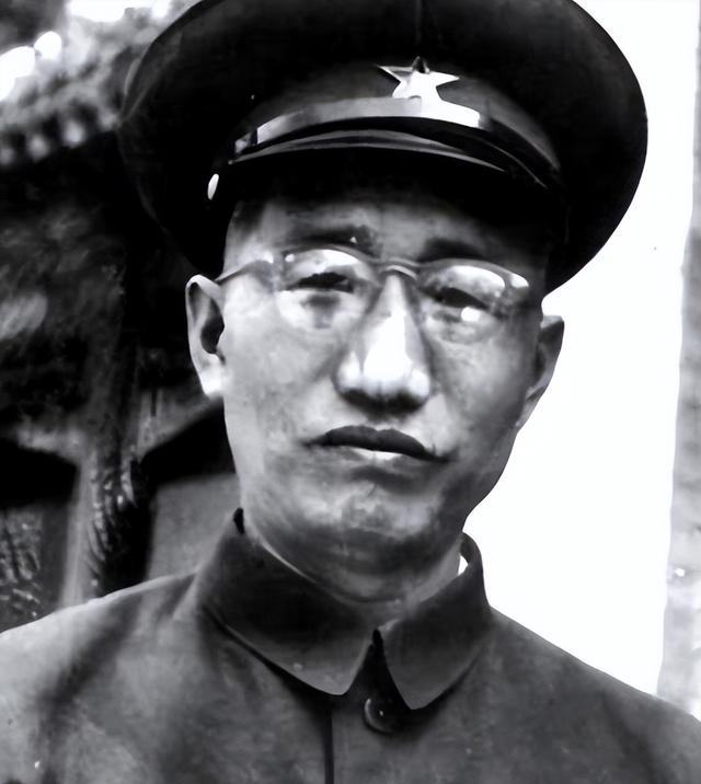 1970年老人去部队看儿子被哨兵拦下	，老人：让你们师长跑步来见我