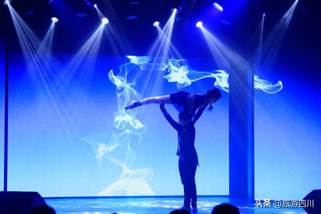 幻紫圣诞 · 奇境飞驰Club Med地中海邻境·黑龙滩度假村2025圣诞点灯仪式