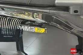 多地电动车车标被偷！竟和小学生有关？！图片