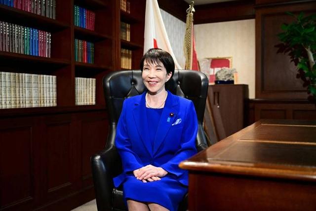 高市早苗已上任3天，迟迟等不到中方的贺电，日本主动“逼问”，外交部的回应有深意