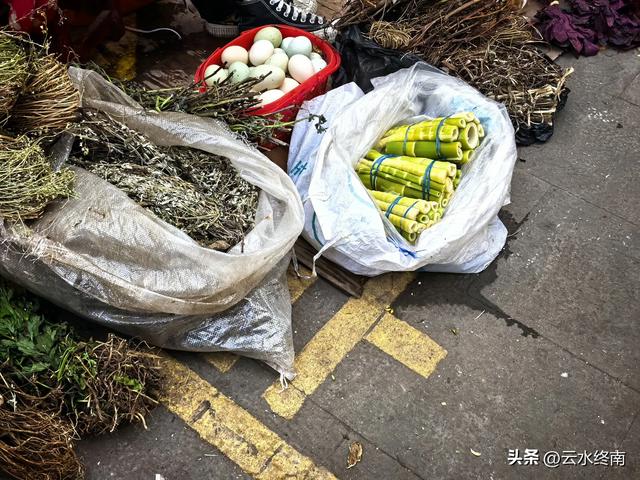 三峡边这样小城，爱了爱了：有独特美食烟火气，有万里长江第一梯