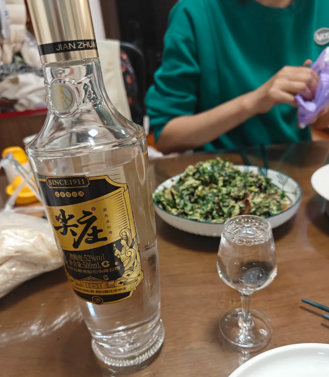 四川人喝酒“怪象”：都说五粮液好，但偏爱4款廉价酒，这是为啥