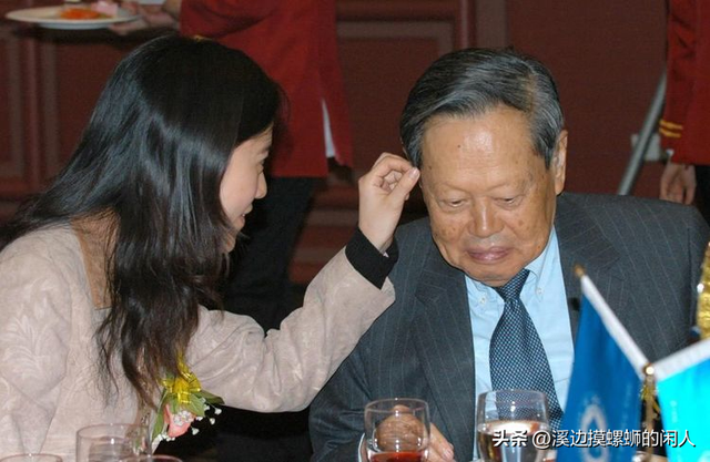 杨振宁妻子翁帆自白：为了丈夫的身体，我16年来都是早睡早起