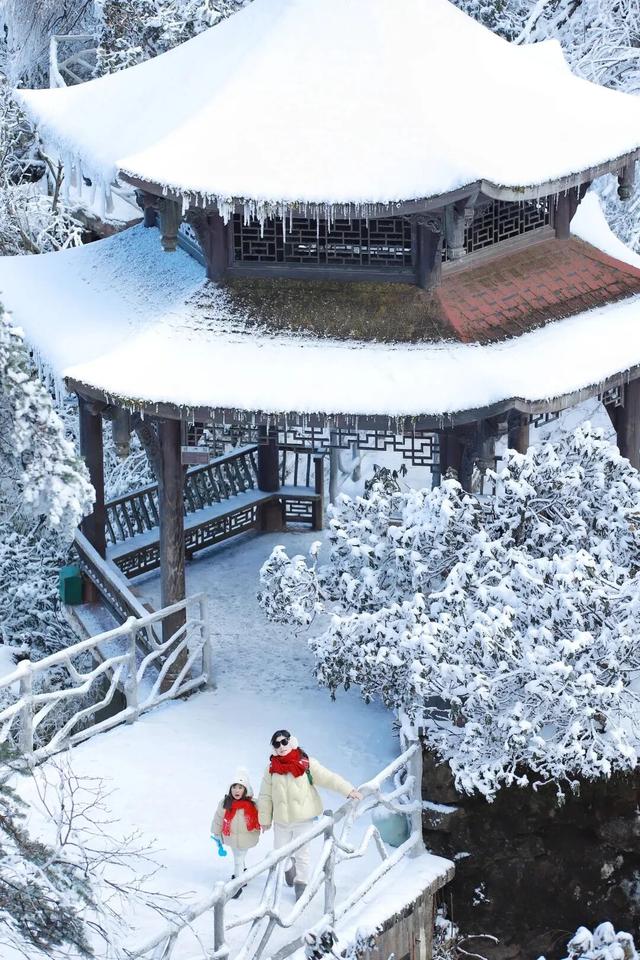 太好了是瓦屋山的雪，我们南方孩子又快乐了！