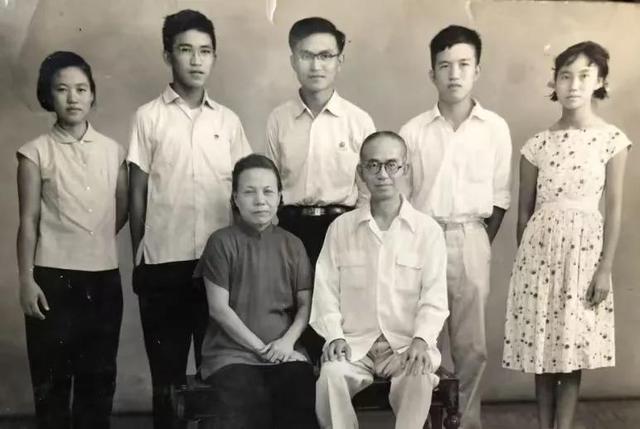 “坚持计划生育一百年不动摇”的彭佩云逝世，她父亲的人生更传奇