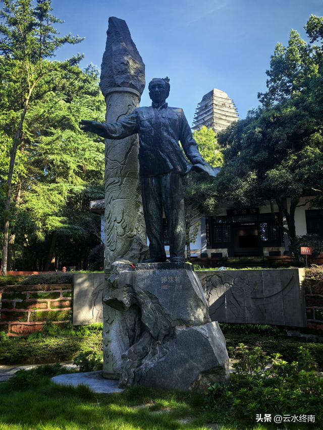 乐山大佛是哪尊佛？为什么是唐代的佛身，民国的佛头？能镇水吗？