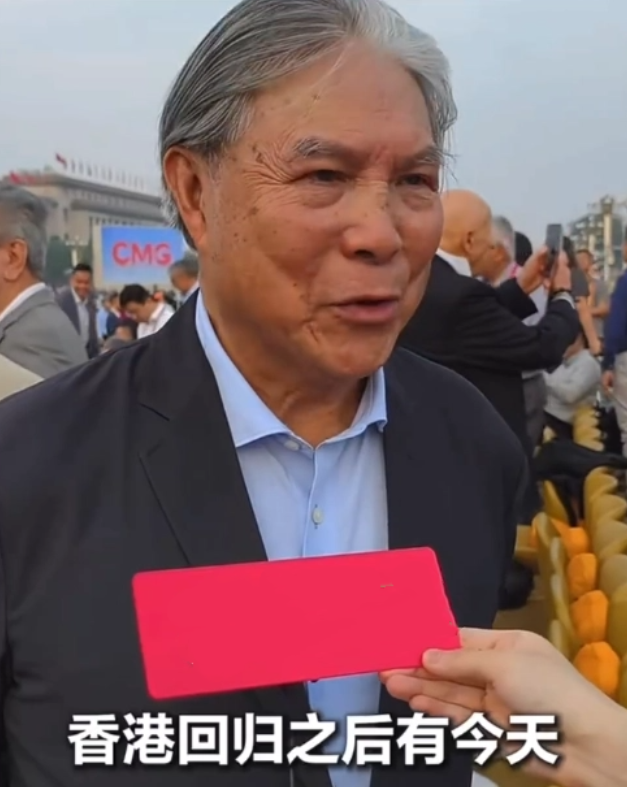 这次，现身九三阅兵的霍家，揭开李嘉诚仅剩的体面，霍震霆说对了