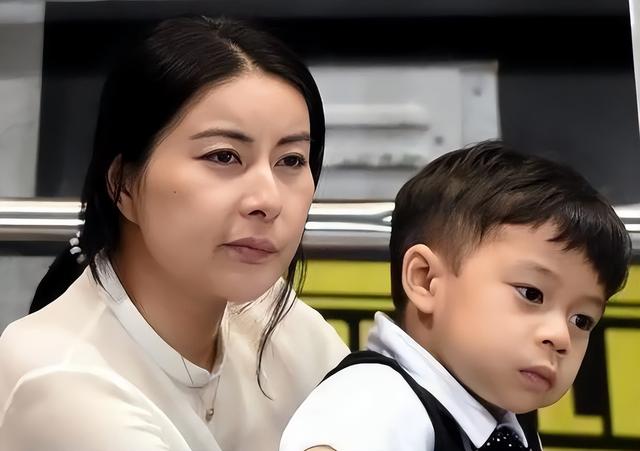 霍震霆也没想到，被寄予厚望的儿媳郭晶晶	，竟遭到一个这么大教训