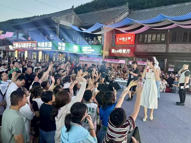 乡宁全民K歌村晚夜游经济点燃暑期文旅新引擎