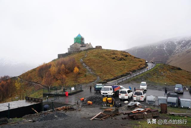 跟着丝绸之路去旅行高加索三国——格鲁吉亚卡兹别克圣三一教堂