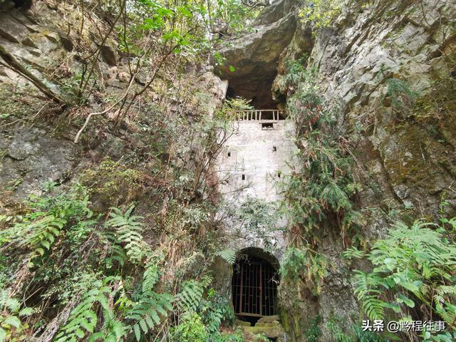 探险贵州深山原始溶洞，遇见一个躲匪洞、一座红军坟