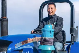 直播卖拖拉机，东北80后创业，做出上亿生意图片
