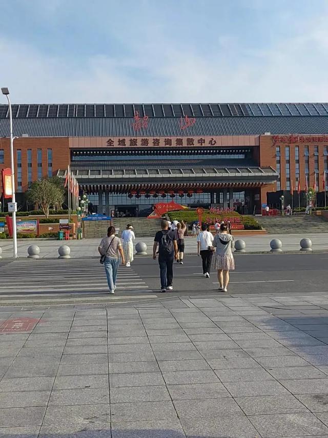 湖南必去十大景点排行榜，这才是湖南最值得去的10个地方，收藏好