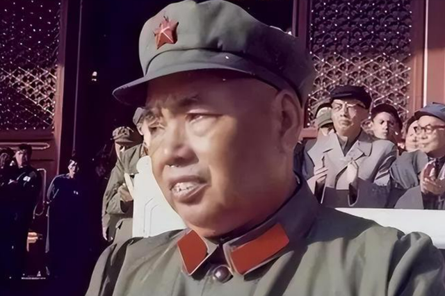 晚清大内高手给许世友表演武功，全场大惊，许世友大喊：看我的！