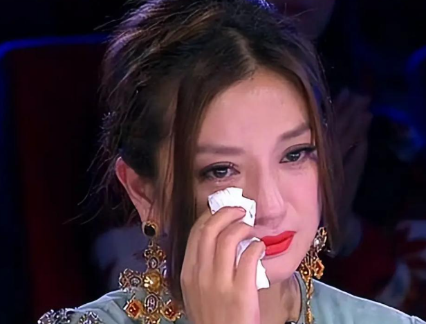 突传3个坏消息才仨月	，赵薇近况曝光，一点不意外，黄晓明说得对