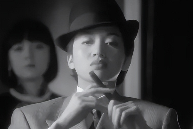 1947年，川岛芳子接受审判的留影	，容貌憔悴，第二年被枪决！