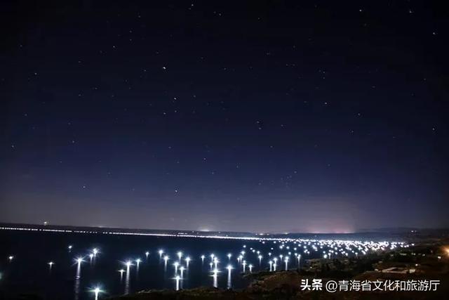 双节假期去哪儿？青海龙羊峡！秋日山湖+渔火星光，朋友圈高赞全拿捏~