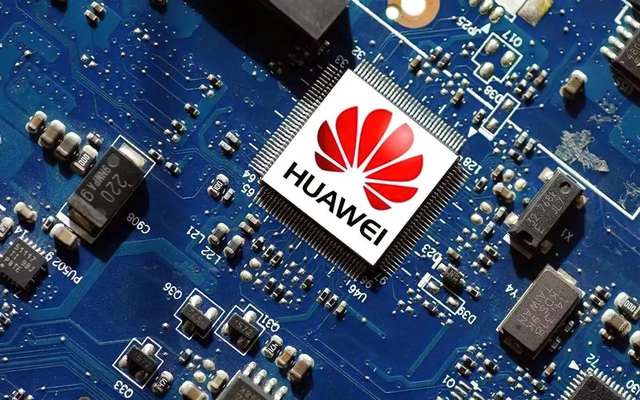 一个都跑不掉！华为600万年薪高管，带13人偷芯片，如今下场解气